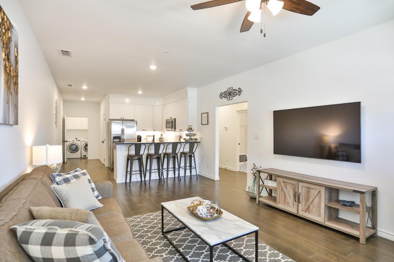 Hill Country Haven A Modern Rustic - 2 Bedroom 2 Bathroom Townhouse Off Main Street Fredericksburg Ngoại thất bức ảnh