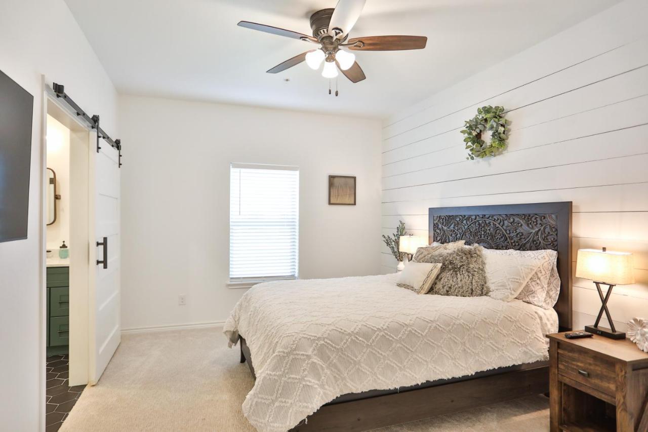 Hill Country Haven A Modern Rustic - 2 Bedroom 2 Bathroom Townhouse Off Main Street Fredericksburg Ngoại thất bức ảnh