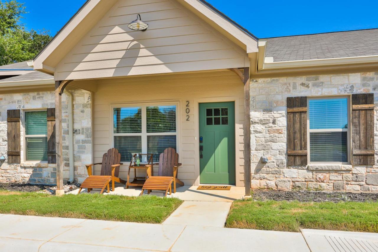 Hill Country Haven A Modern Rustic - 2 Bedroom 2 Bathroom Townhouse Off Main Street Fredericksburg Ngoại thất bức ảnh