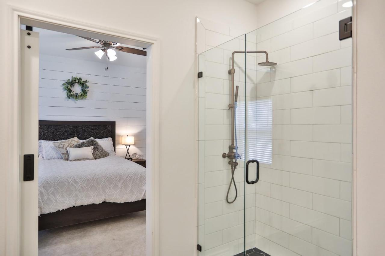 Hill Country Haven A Modern Rustic - 2 Bedroom 2 Bathroom Townhouse Off Main Street Fredericksburg Ngoại thất bức ảnh