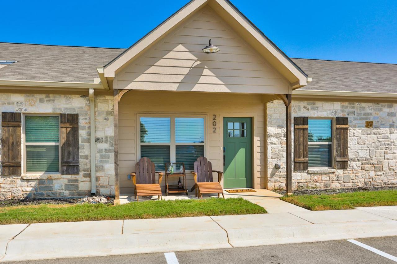 Hill Country Haven A Modern Rustic - 2 Bedroom 2 Bathroom Townhouse Off Main Street Fredericksburg Ngoại thất bức ảnh